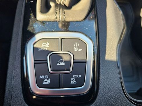 New 2026 Nissan Frontier SV image 24