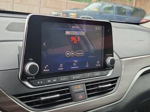 Used 2025 Nissan Altima 2.5 SV FWD image 30