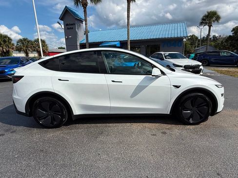 Used 2026 Tesla Model Y 2WD image 5