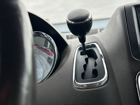 Used 2012 Chrysler Town & Country Limited FWD image 51