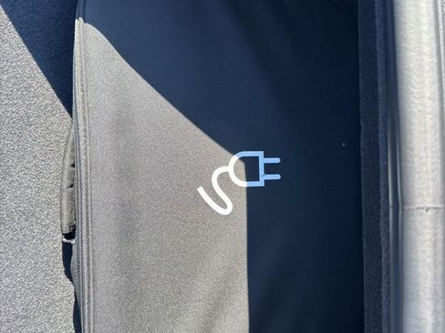 Used 2022 Porsche Taycan image 35