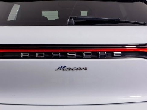 Certified 2024 Porsche Macan w/ Premium Plus Package image 13