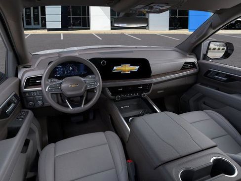 New 2026 Chevrolet Suburban LT image 15