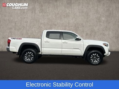 Used 2017 Toyota Tacoma TRD Off-Road image 9