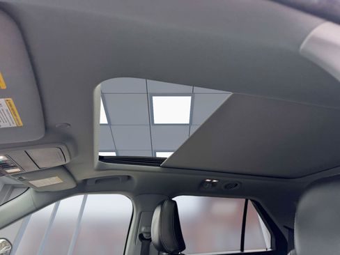 Used 2022 Ford Explorer XLT w/ Equipment Group 202A image 21