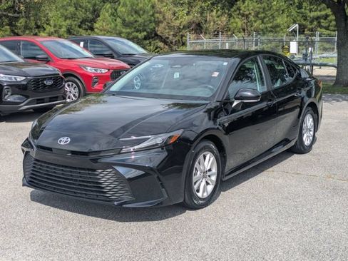 Used 2025 Toyota Camry LE FWD image 7