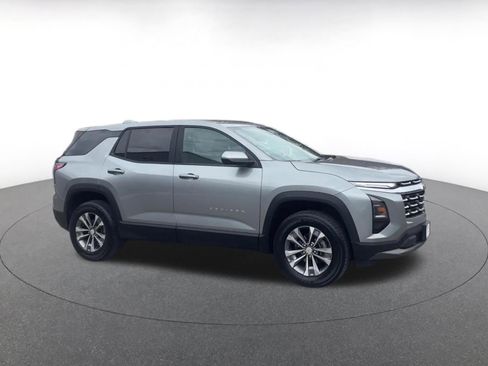 Used 2025 Chevrolet Equinox LT FWD image 2