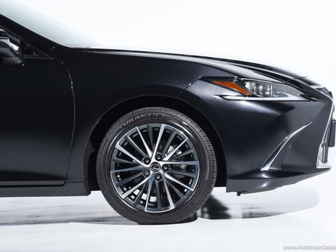 Used 2024 Lexus ES 300h w/ Premium Package image 20