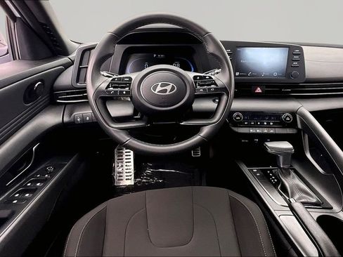 Used 2025 Hyundai Elantra Sport FWD image 5
