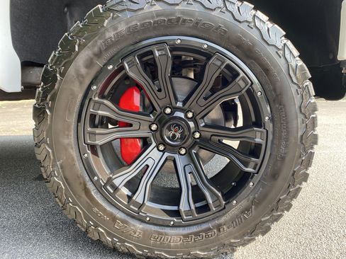 Used 2022 GMC Sierra 1500 AT4 w/ AT4 Premium Package AWD/4WD image 14
