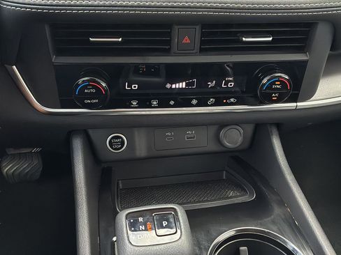 Used 2023 Nissan Rogue SV FWD image 22