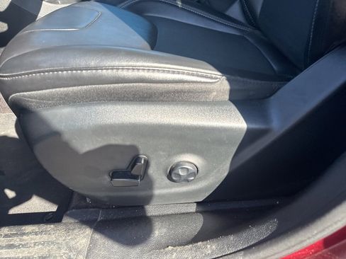 Used 2019 Jeep Cherokee Latitude Plus w/ Comfort/Convenience Group image 12