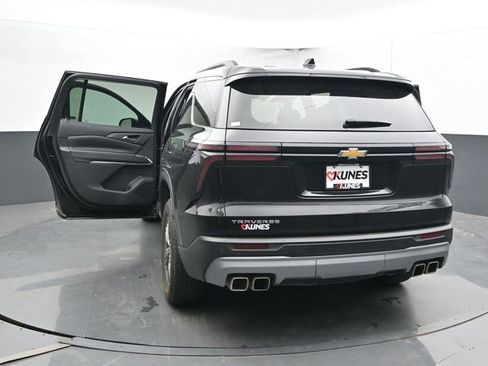 Used 2025 Chevrolet Traverse LT FWD image 32