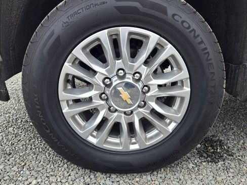 Used 2023 Chevrolet Silverado 2500 High Country w/ Z71 Off-Road Package image 9