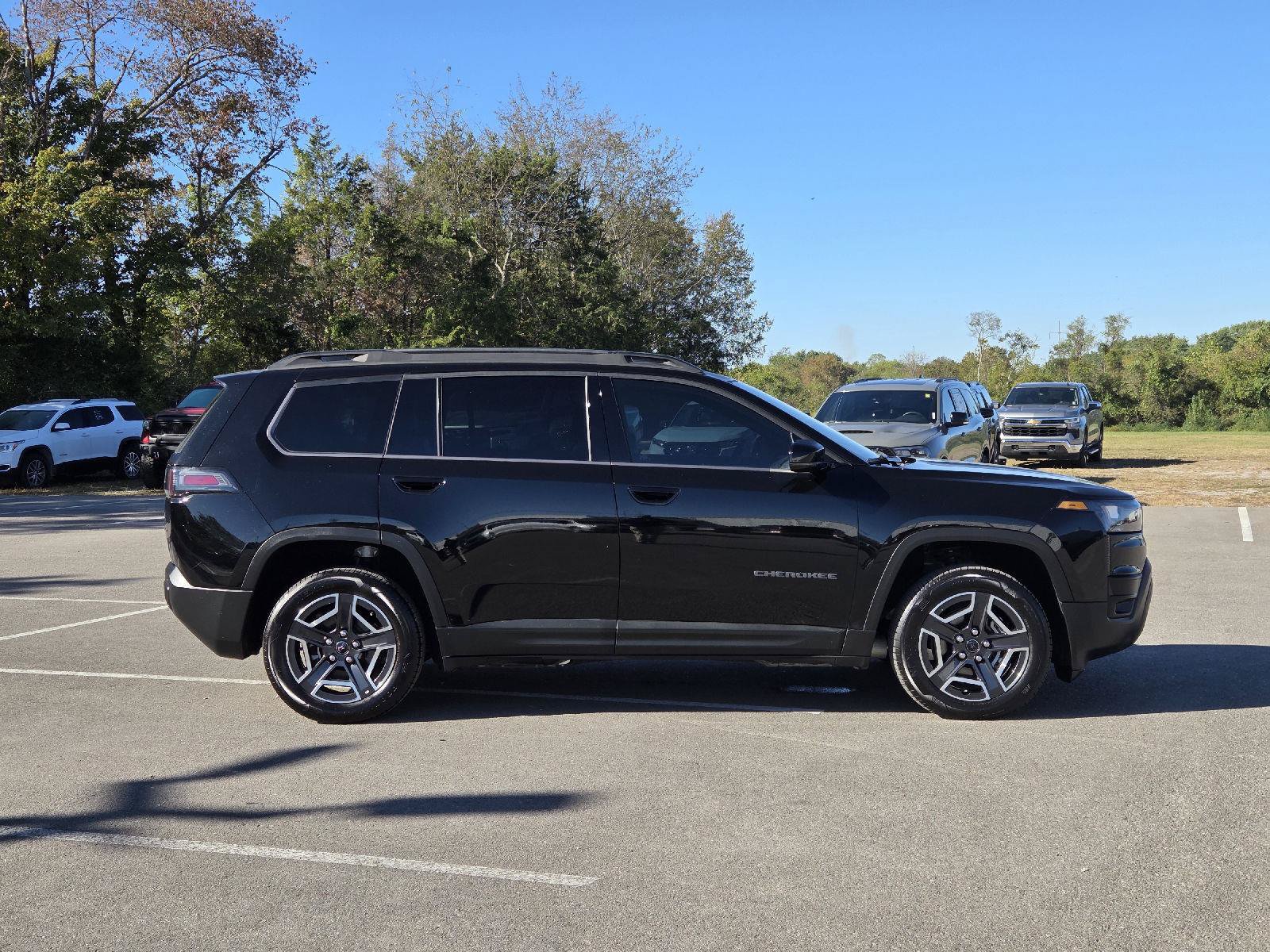 Used 2026 Jeep Cherokee Limited AWD/4WD image 2