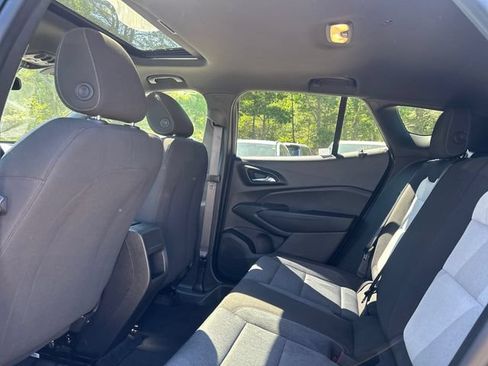 Used 2024 Chevrolet Trax RS w/ Sunroof Package FWD image 23