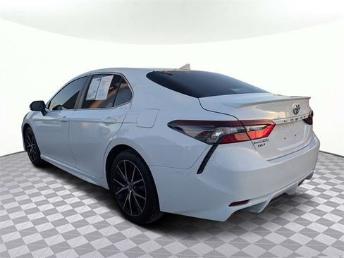 Used 2022 Toyota Camry SE image 5