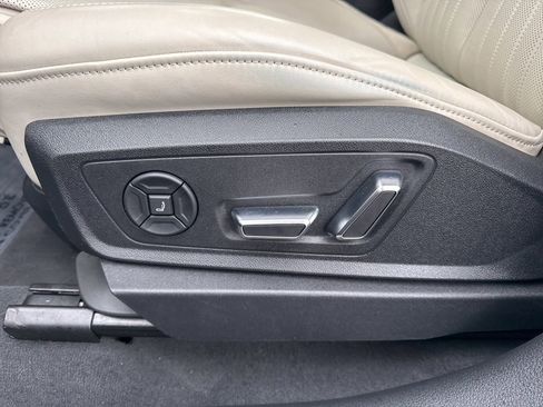 Used 2019 Audi e-tron Prestige w/ Prestige Package image 20