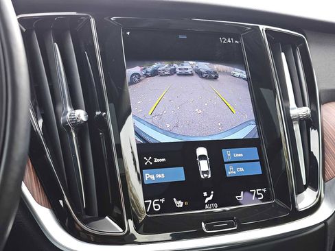 Certified 2021 Volvo S60 T6 Momentum w/ Premium Package image 23