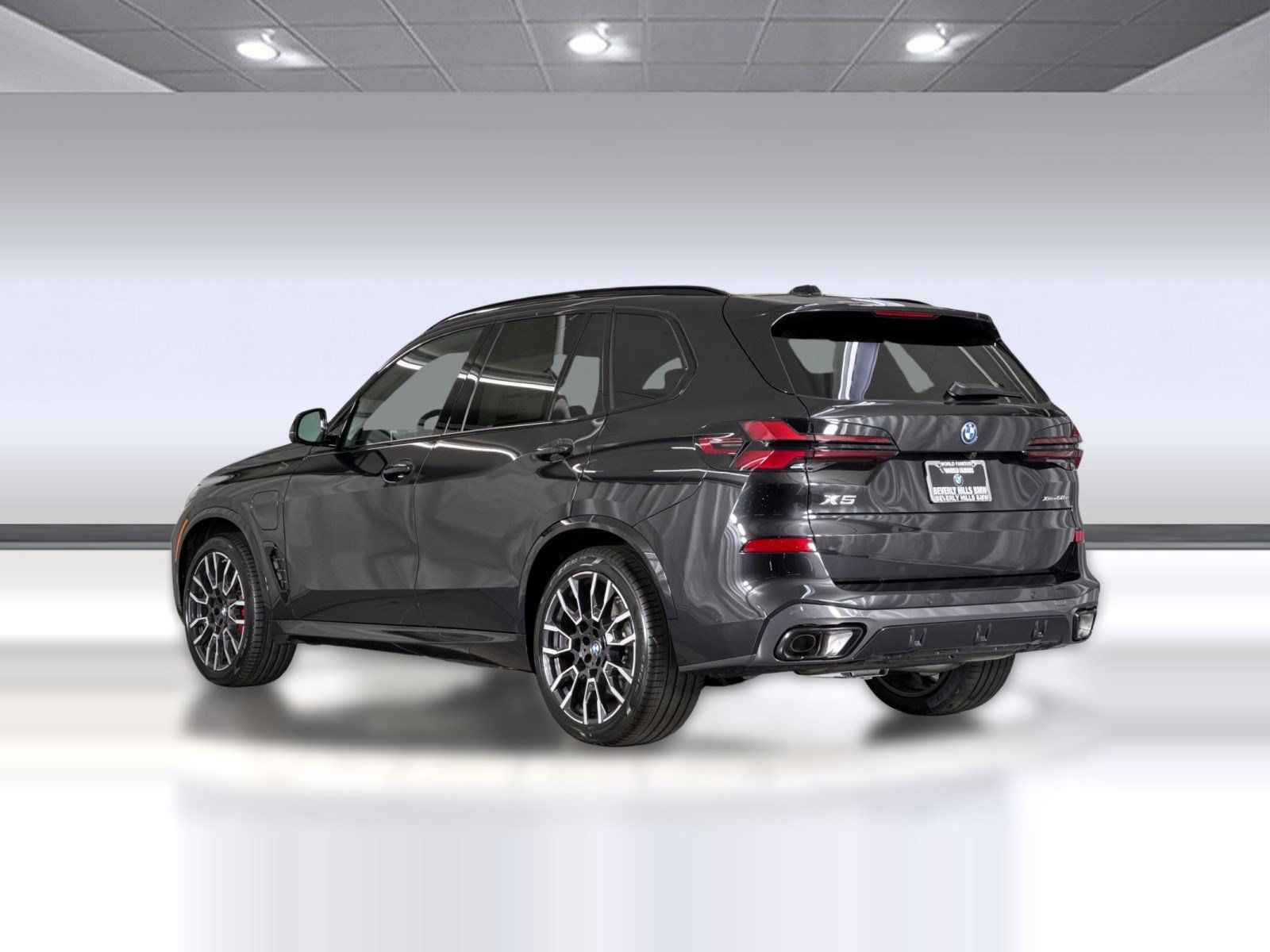 Used 2026 BMW X5 xDrive50e w/ M Sport Package AWD/4WD image 3