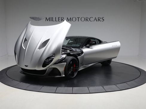 Used 2023 Aston Martin DBS Coupe image 16