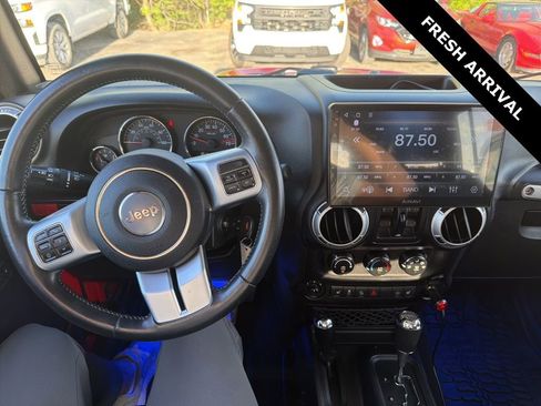 Used 2015 Jeep Wrangler Unlimited Rubicon image 12