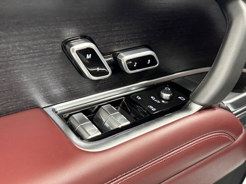 New 2025 Land Rover Range Rover SE image 11