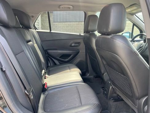 Used 2020 Chevrolet Trax LT w/ LT Convenience Package AWD/4WD image 13