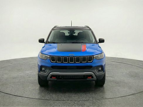 Used 2025 Jeep Compass Trailhawk AWD/4WD image 2