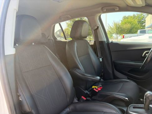 Used 2017 Chevrolet Trax LT w/ LT Convenience Package AWD/4WD image 26