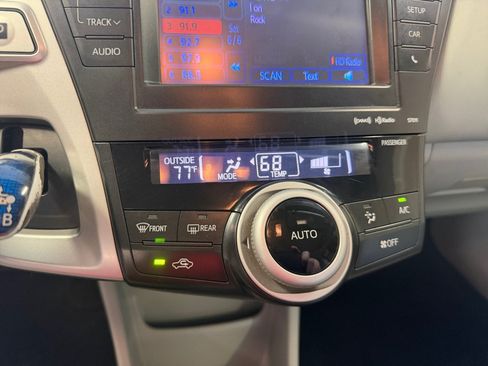 Used 2013 Toyota Prius V Five FWD image 22