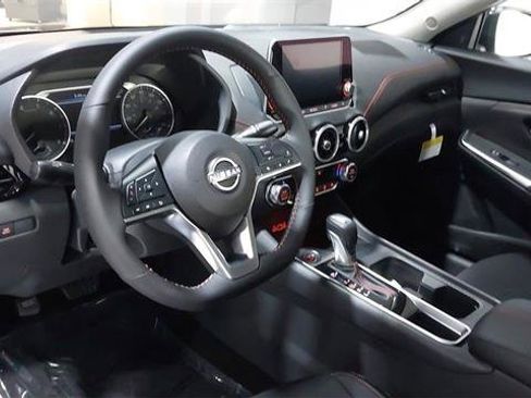 Used 2025 Nissan Sentra SR w/ Midnight Edition FWD image 19