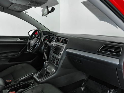 Used 2015 Volkswagen Golf SE image 11