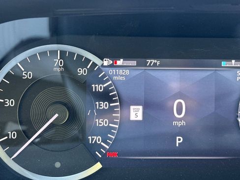 Used 2023 Land Rover Range Rover Velar R-Dynamic S image 35