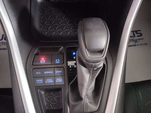 Used 2022 Toyota RAV4 XLE w/ Convenience Package image 48