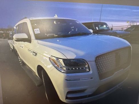 Used 2020 Lincoln Navigator Reserve w/ Equipment Group 208A Reserve image 4