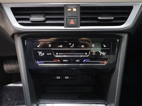 Used 2025 Volkswagen Taos SEL image 12