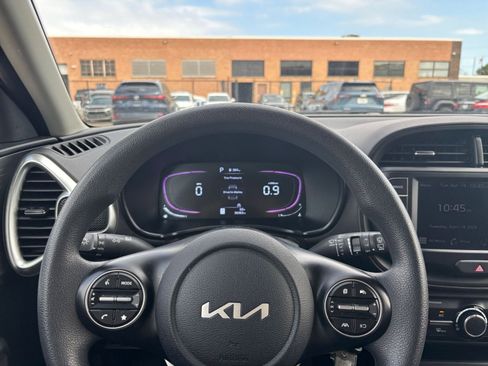 Used 2025 Kia Soul LX w/ LX Technology Package image 32