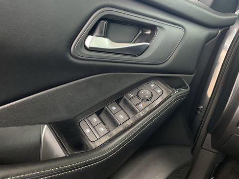 Used 2025 Nissan Rogue SV FWD image 19
