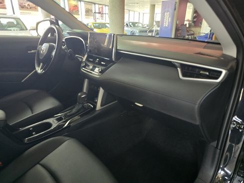 Used 2023 Toyota Corolla Cross XLE w/ Convenience Package AWD/4WD image 14
