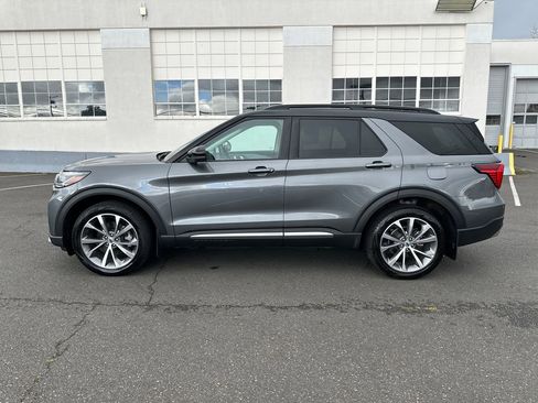 Used 2025 Ford Explorer Platinum w/ Ultimate Package AWD/4WD image 3