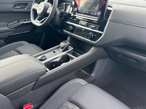 New 2025 Nissan Pathfinder SV image 17