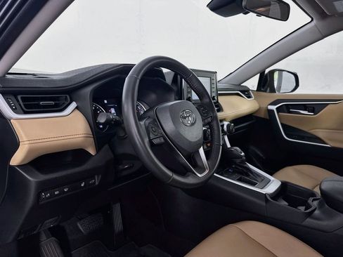 Used 2021 Toyota RAV4 XLE Premium image 14