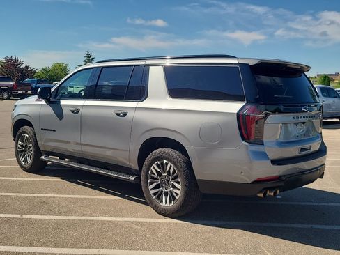 Used 2025 Chevrolet Suburban Z71 AWD/4WD image 3