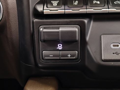 Used 2021 Chevrolet Silverado 2500 LTZ w/ LTZ Premium Package image 47