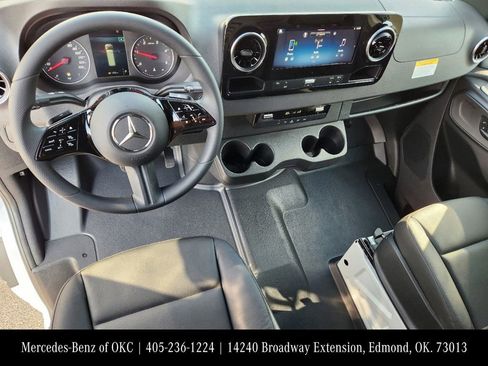 Used 2025 Mercedes-Benz Sprinter 2500 image 28