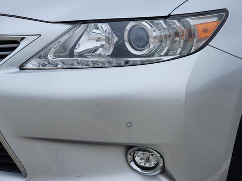 Used 2014 Lexus ES 300h image 9