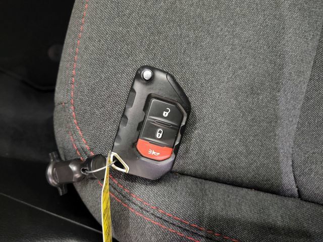 Used 2025 Jeep Wrangler Unlimited Rubicon AWD/4WD image 39