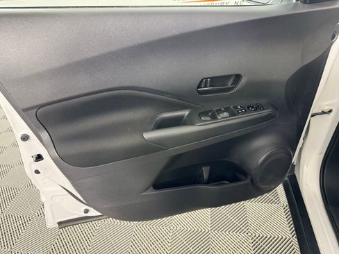 Used 2021 Nissan Kicks S image 8