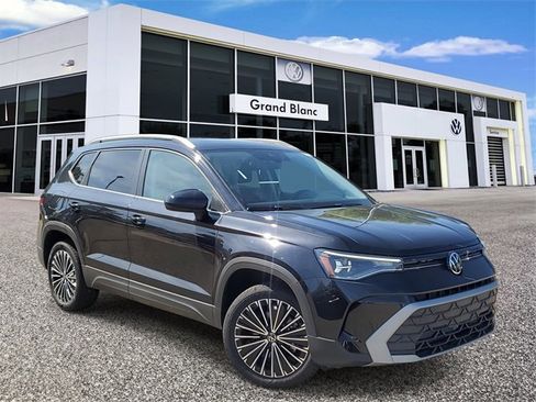 New 2025 Volkswagen Taos SE image 1